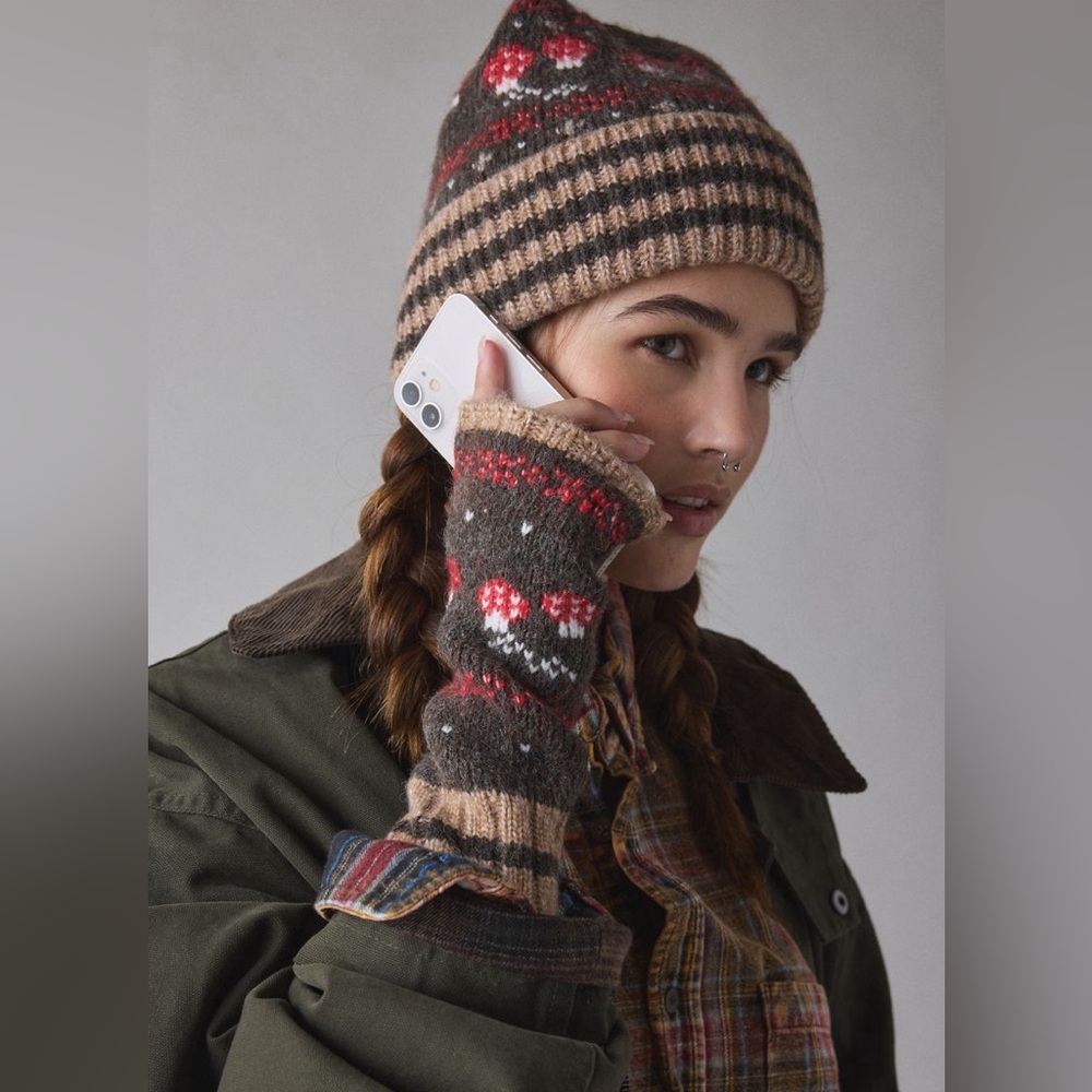 Urban Outfitters Mushroom Pattern Fingerless Glove NWT